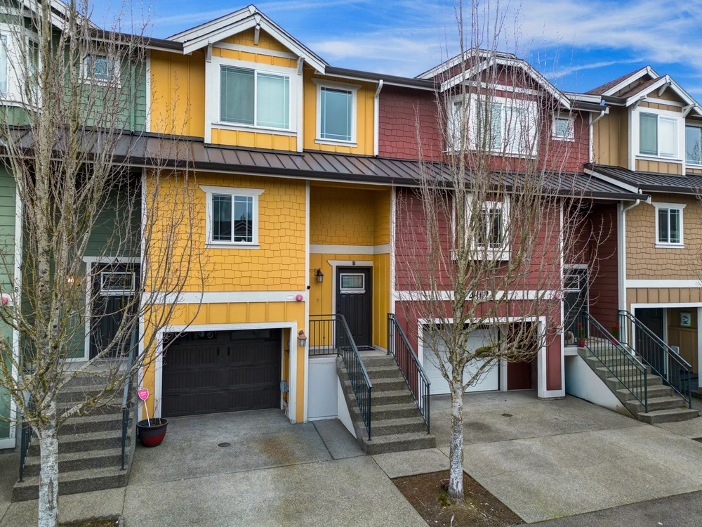 Junett Townhomes apartment community exterior in South Tacoma, Washington