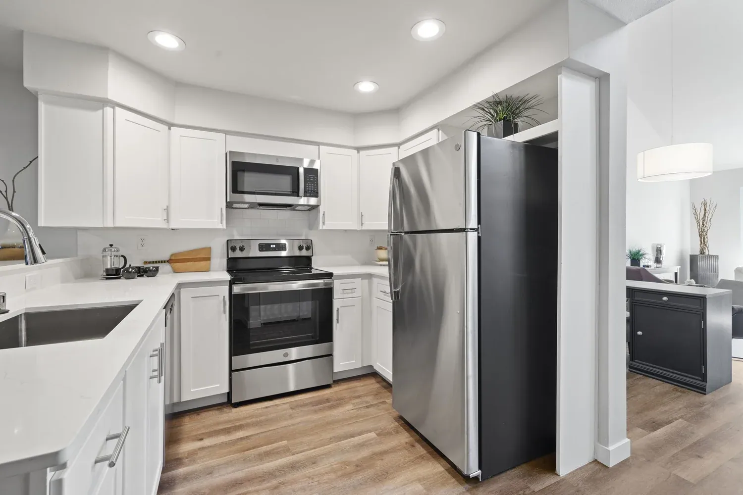 Upgraded kitchen and stainless appliance package